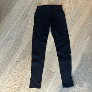 Black Alo stretch leggings, with back of leg detail